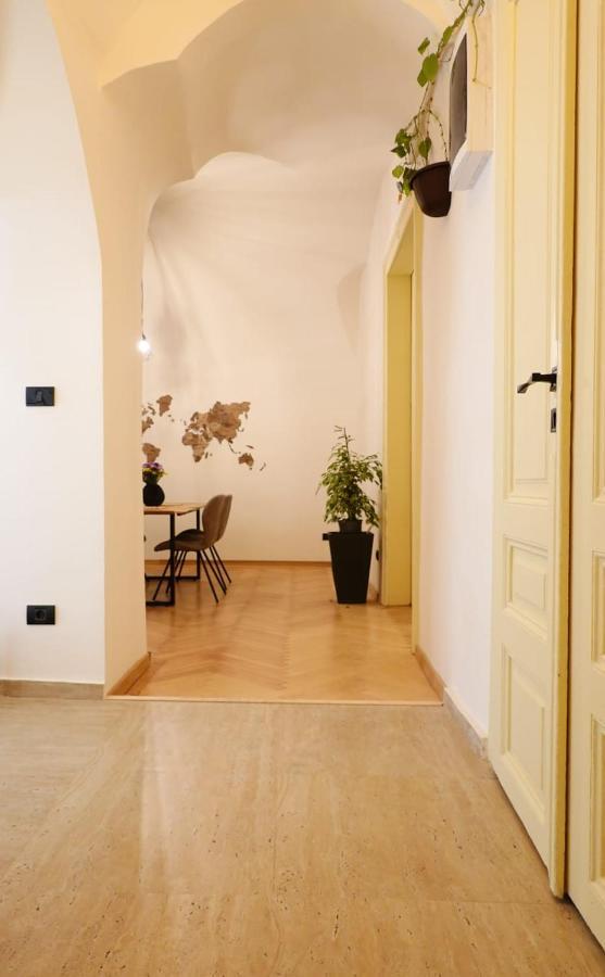 The Industrique Home - 3 Bedroom Apartment Temeşvar Dış mekan fotoğraf