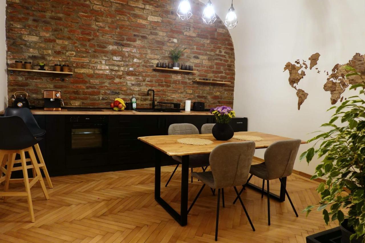 The Industrique Home - 3 Bedroom Apartment Temeşvar Dış mekan fotoğraf